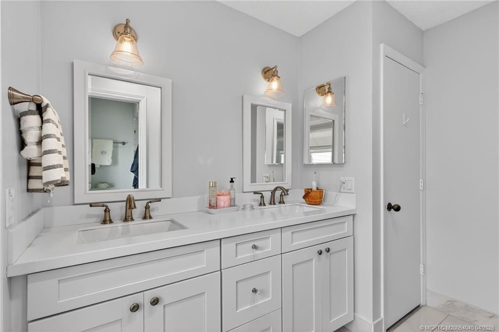 5253 SE Club Way, Stuart, FL 34997 Photo