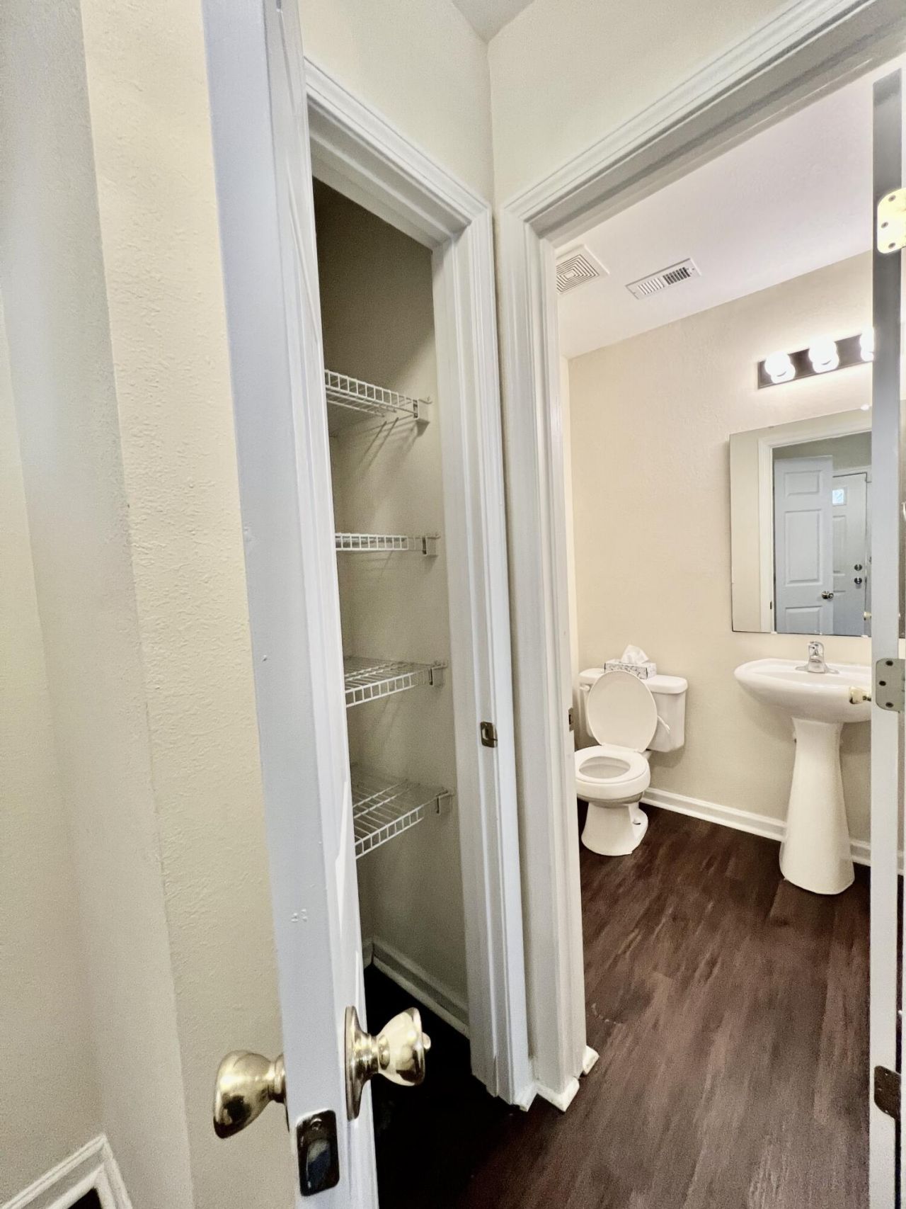 1102 Margle Way Photo 4