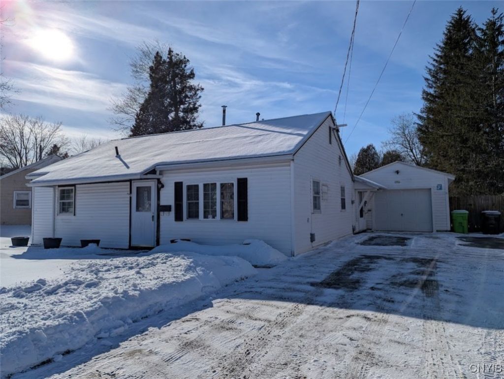 6 Elmhurst Drive, New Hartford, NY 13413 Main Photo