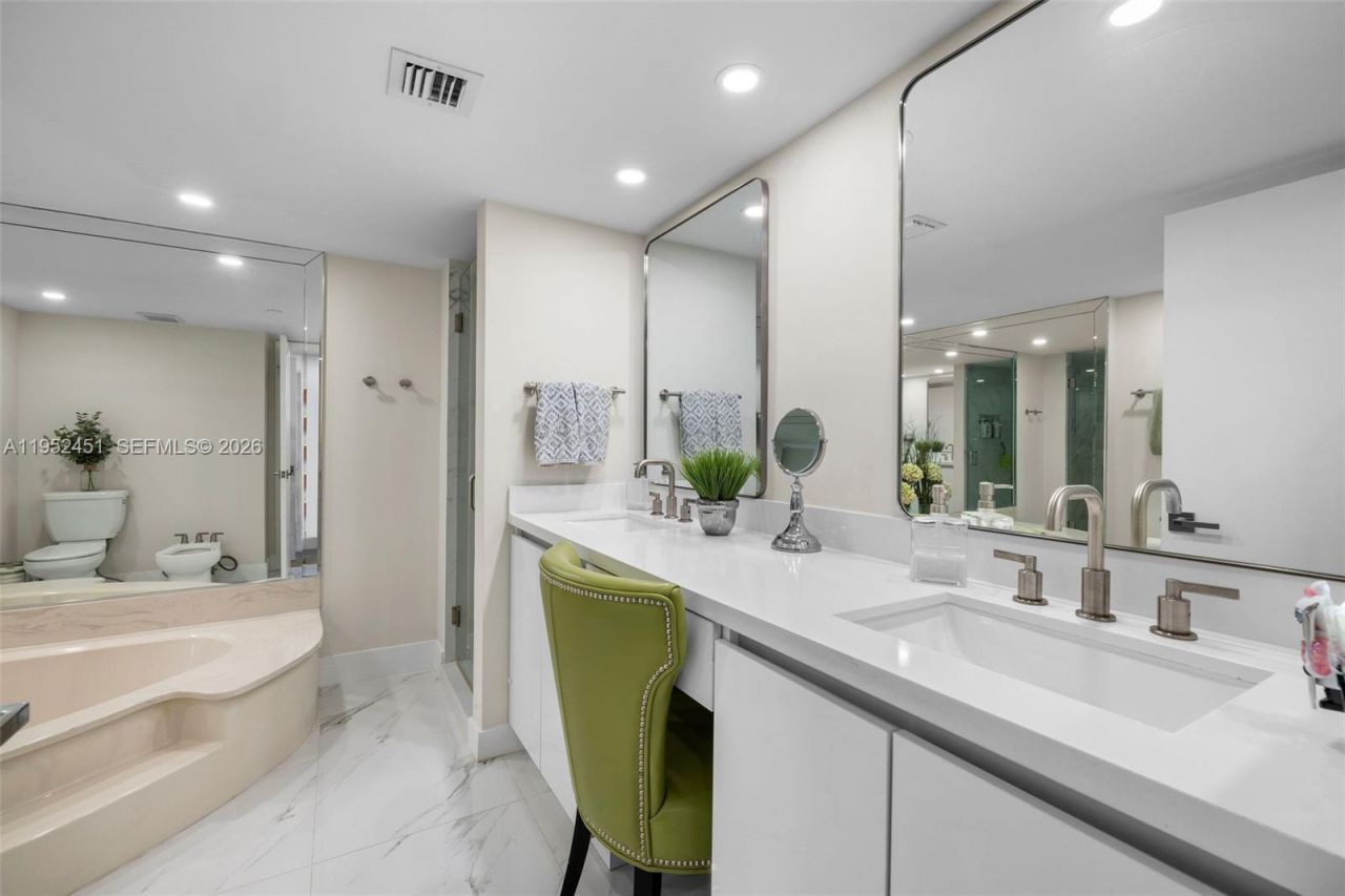 4000 Towerside Ter, Unit 2005, Miami, FL 33138 Photo