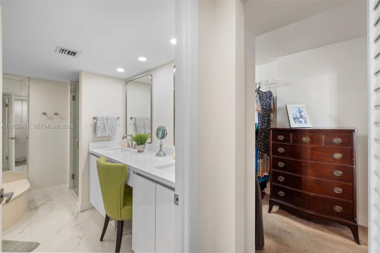 4000 Towerside Ter, Unit 2005, Miami, FL 33138 Photo