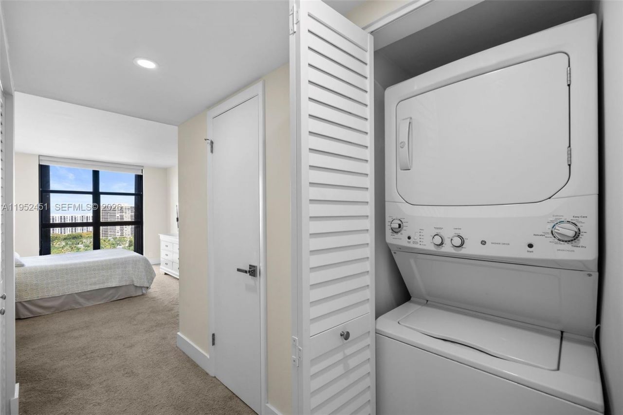 4000 Towerside Ter, Unit 2005, Miami, FL 33138 Photo