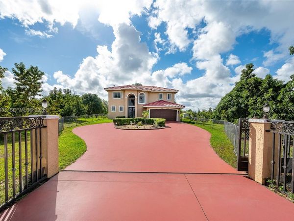 19520 SW 206th St, Miami, FL 33187