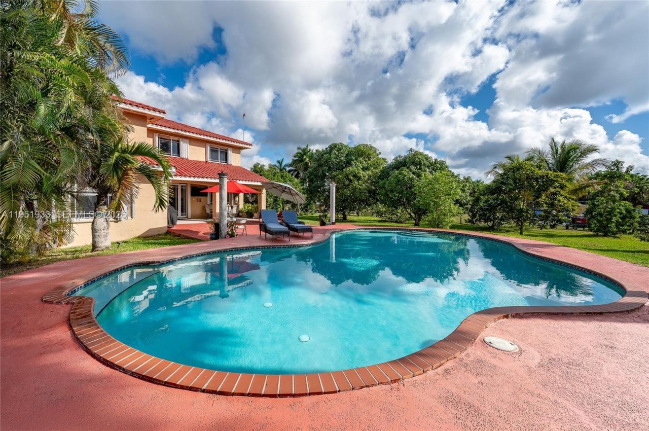 19520 SW 206th St, Miami, FL 33187 Photo