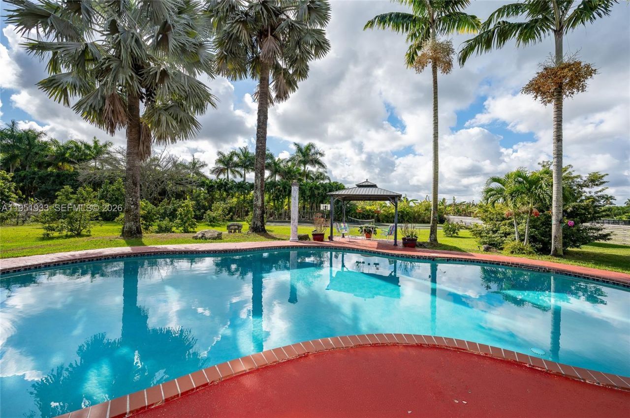 19520 SW 206th St, Miami, FL 33187 Photo