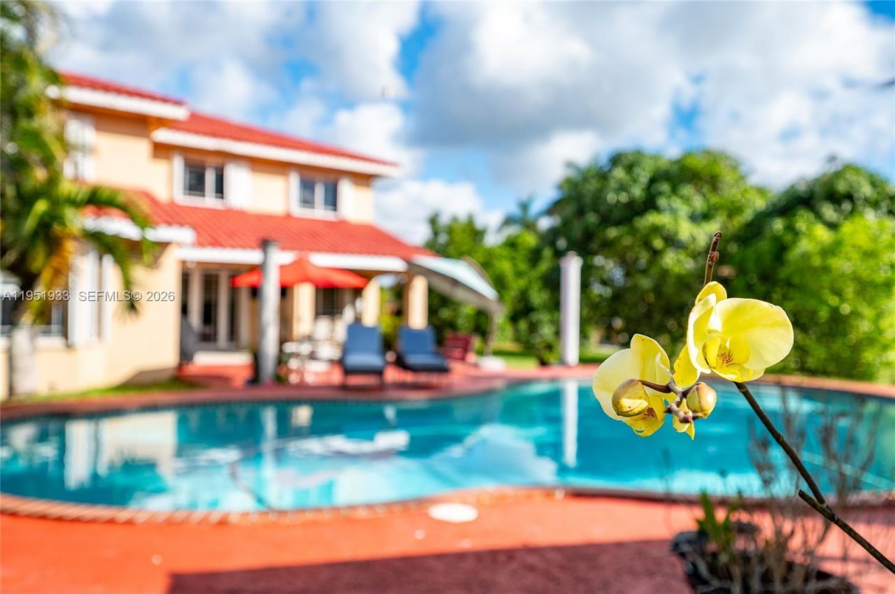 19520 SW 206th St, Miami, FL 33187 Photo