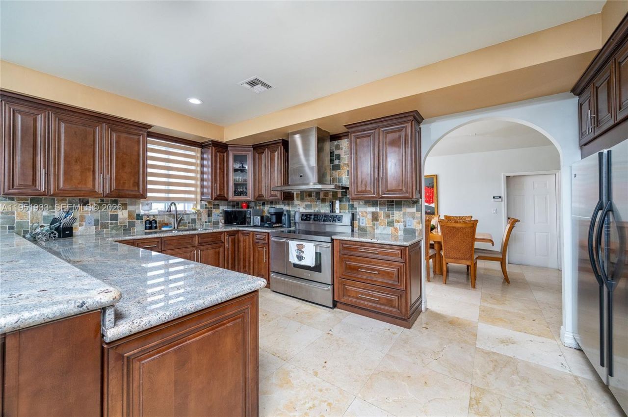 19520 SW 206th St, Miami, FL 33187 Photo