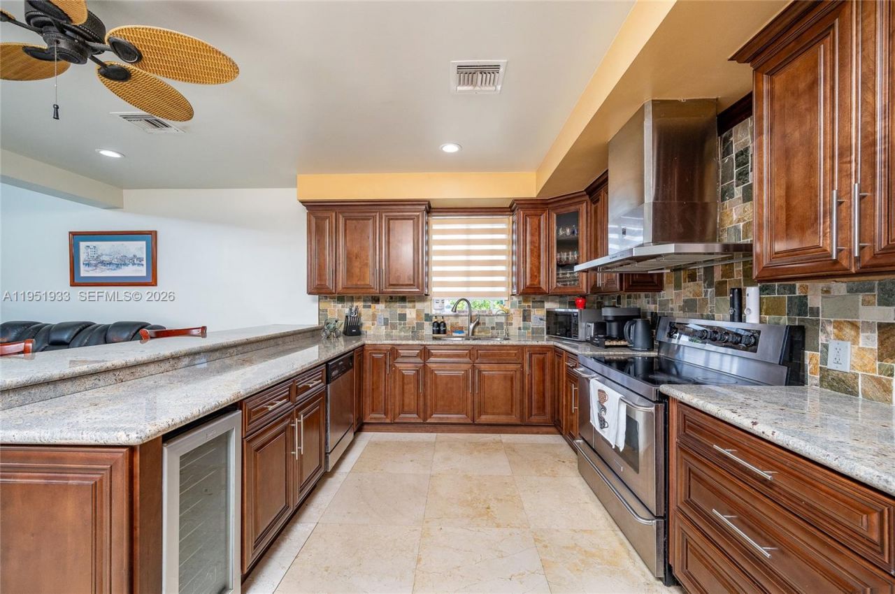 19520 SW 206th St, Miami, FL 33187 Photo