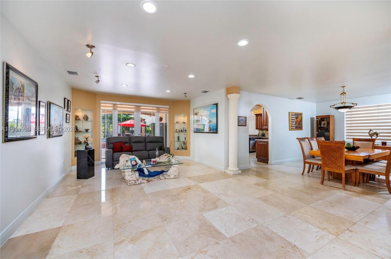 19520 SW 206th St, Miami, FL 33187 Photo