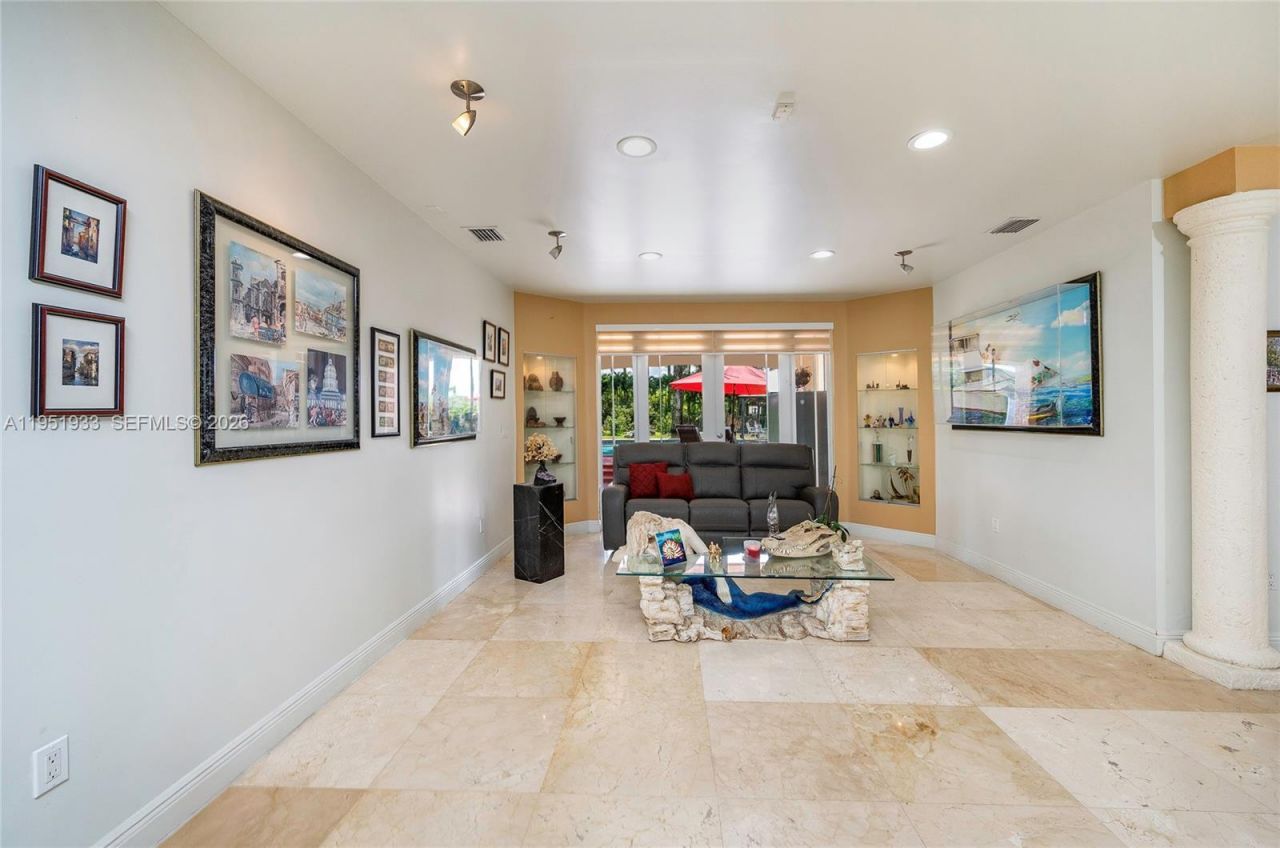 19520 SW 206th St, Miami, FL 33187 Photo