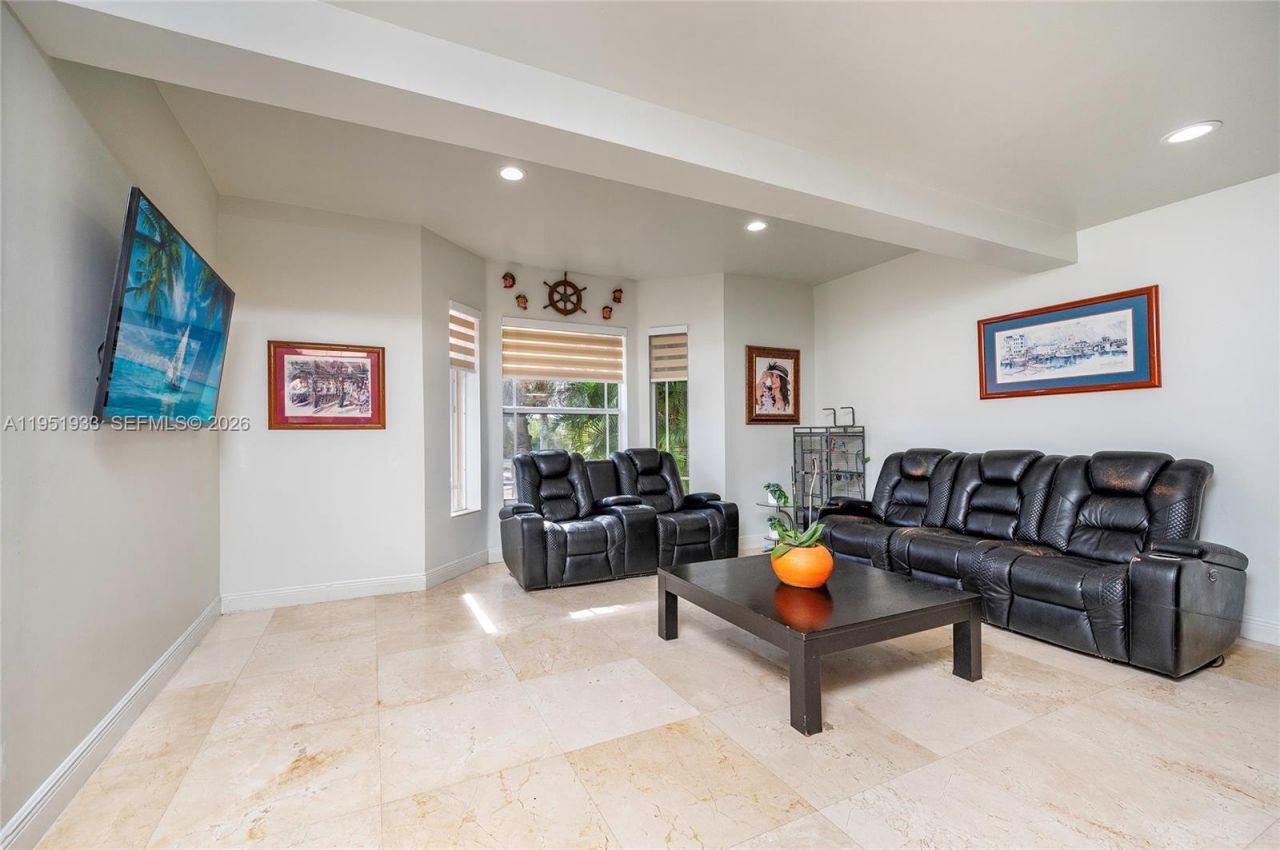 19520 SW 206th St, Miami, FL 33187 Photo