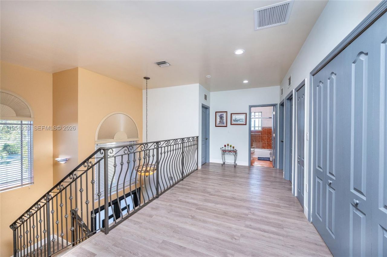 19520 SW 206th St, Miami, FL 33187 Photo