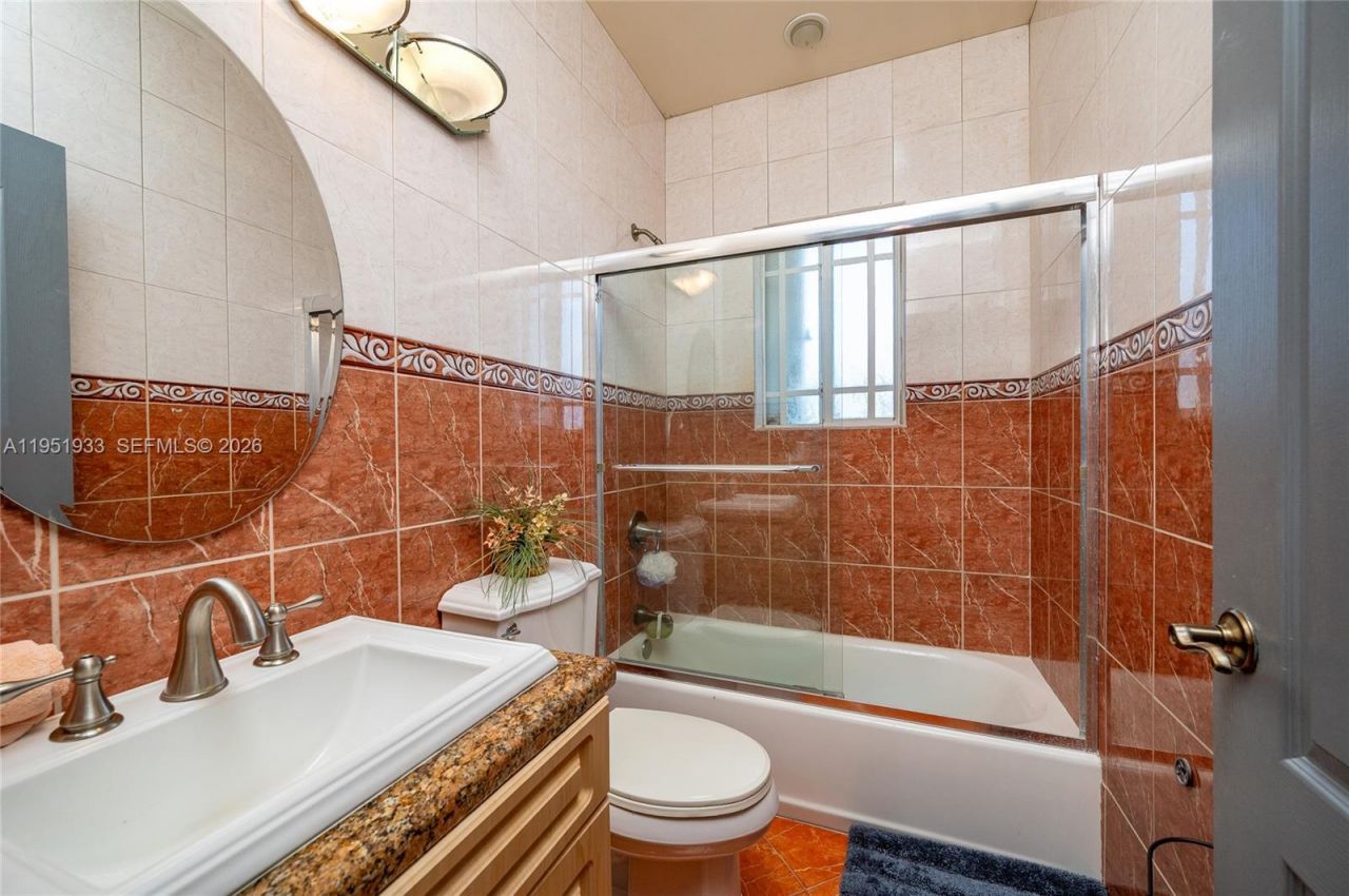 19520 SW 206th St, Miami, FL 33187 Photo