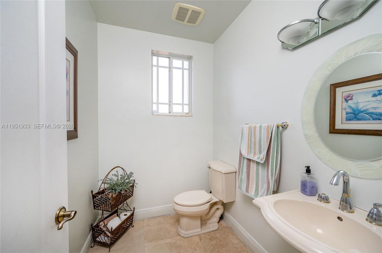 19520 SW 206th St, Miami, FL 33187 Photo