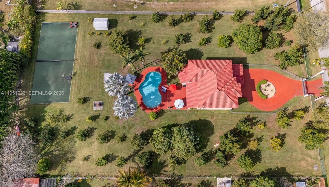 19520 SW 206th St, Miami, FL 33187 Photo