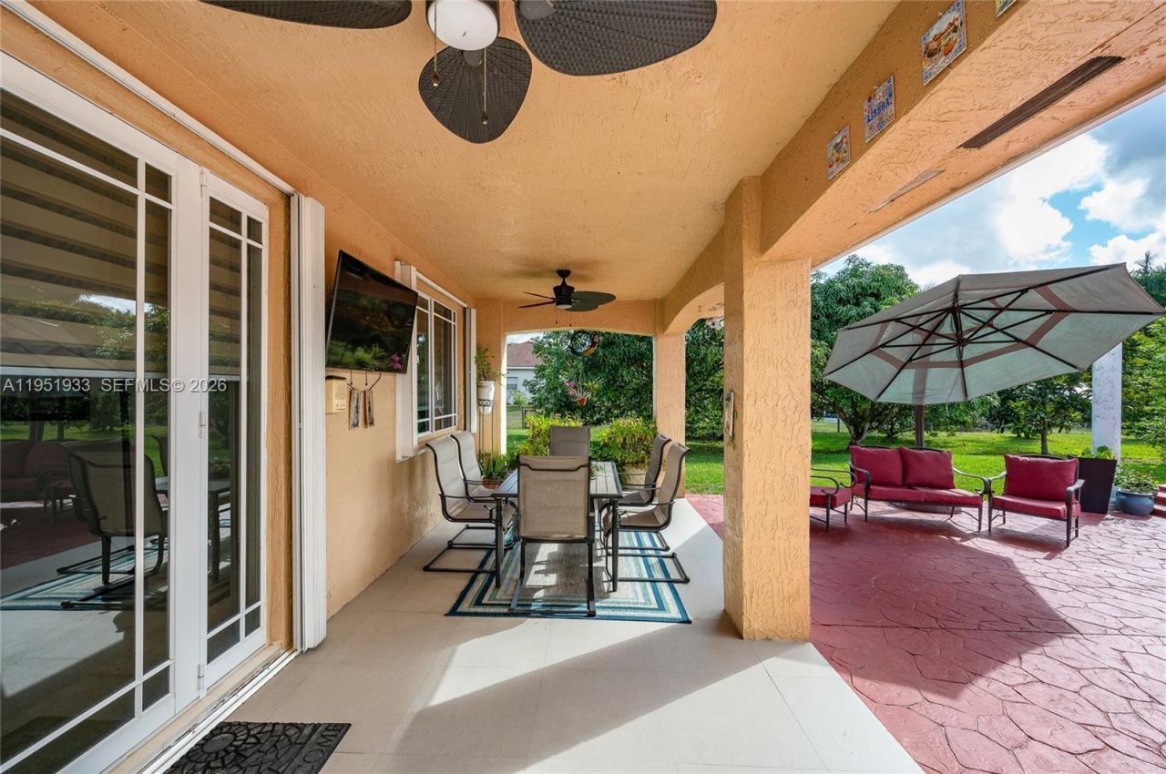 19520 SW 206th St, Miami, FL 33187 Photo