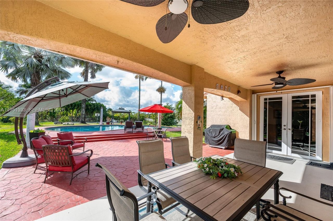 19520 SW 206th St, Miami, FL 33187 Photo