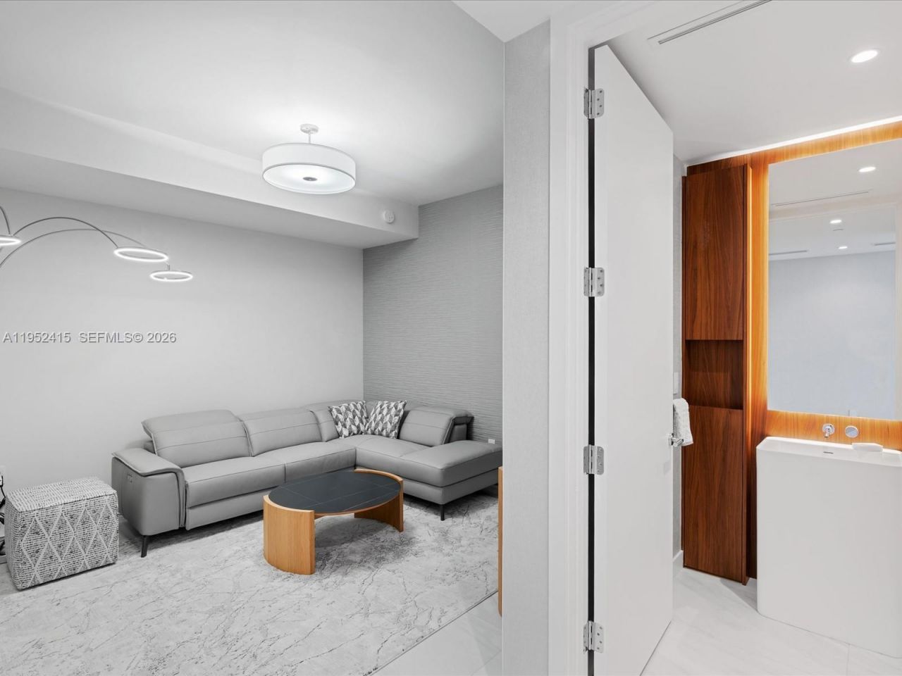 220 SE Mizner Boulevard, Unit 506, Boca Raton, FL 33432 Photo