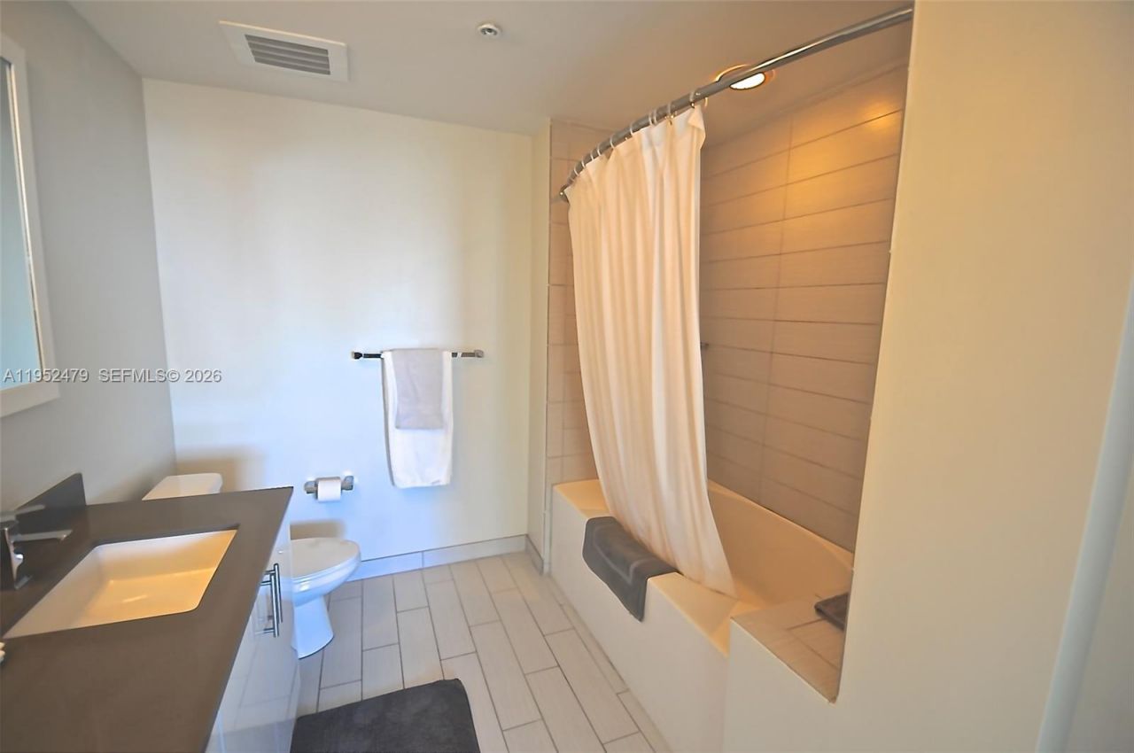 999 SW 1st Ave, Unit 2802, Miami, FL 33130 Photo