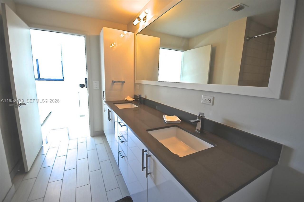 999 SW 1st Ave, Unit 2802, Miami, FL 33130 Photo