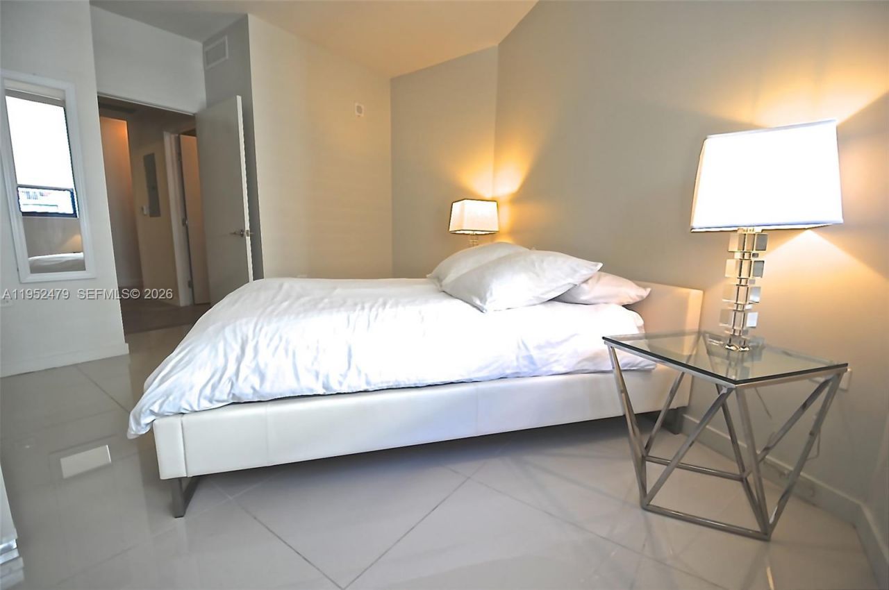 999 SW 1st Ave, Unit 2802, Miami, FL 33130 Photo