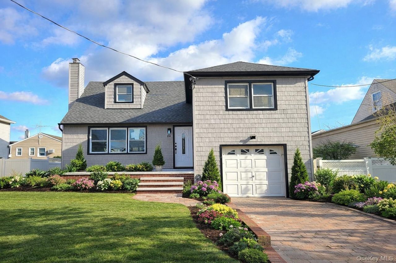 258 Jefferson Avenue, Island Park, NY 11558 Main Photo