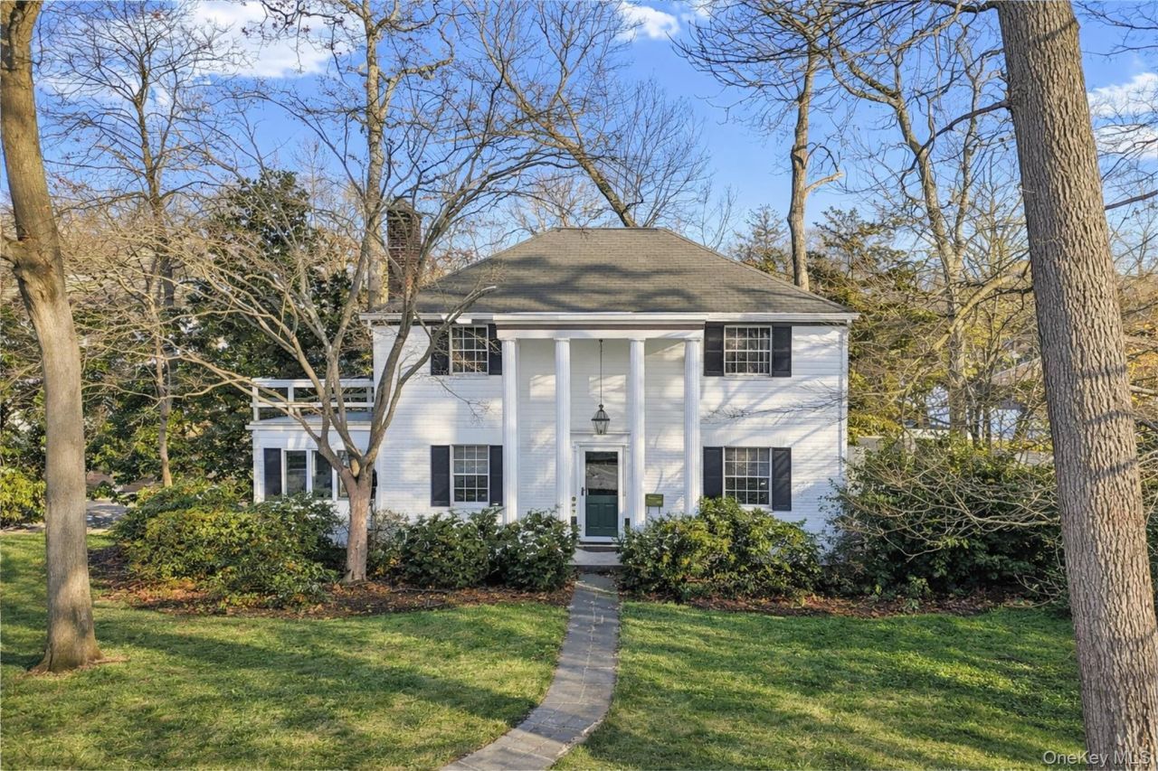 61 Squirrel Hill Road, East Hills, NY 11577 Main Photo