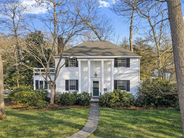 61 Squirrel Hill Road, East Hills, NY 11577