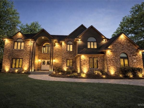 8261 Walnut Creek Lane, East Amherst, NY 14051