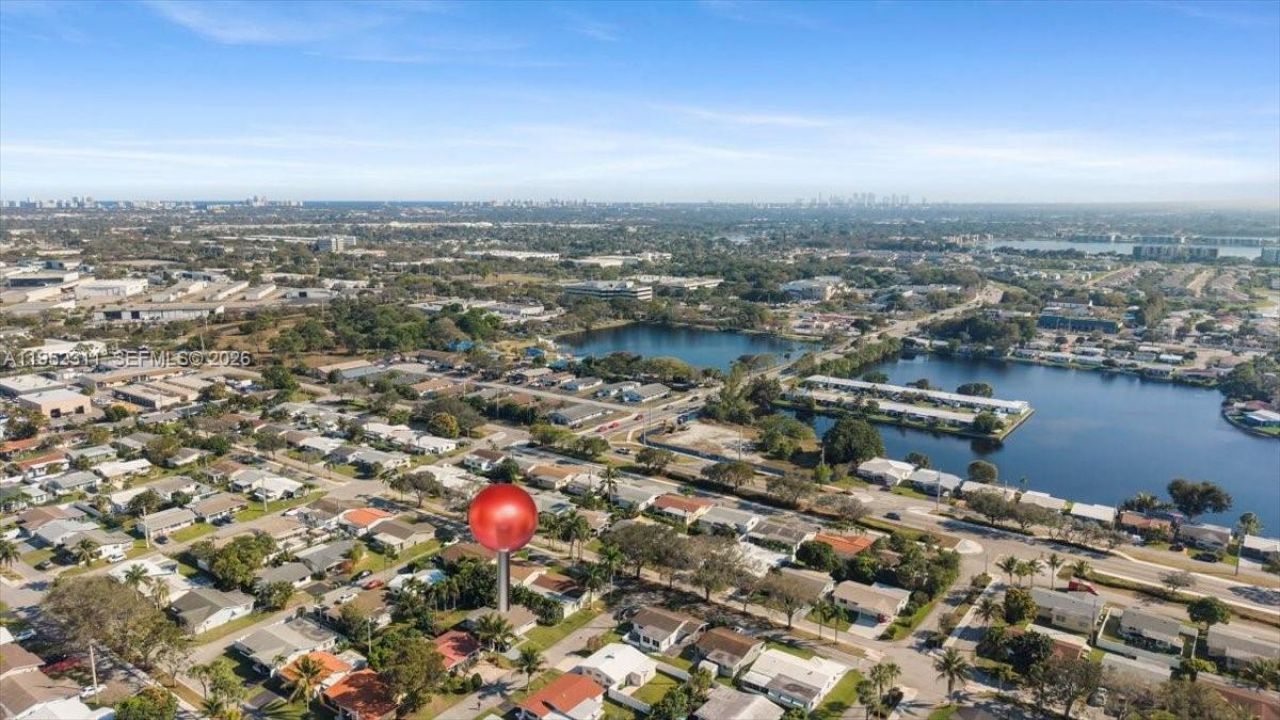 5402 NW 25th Ter, Tamarac, FL 33309 Photo