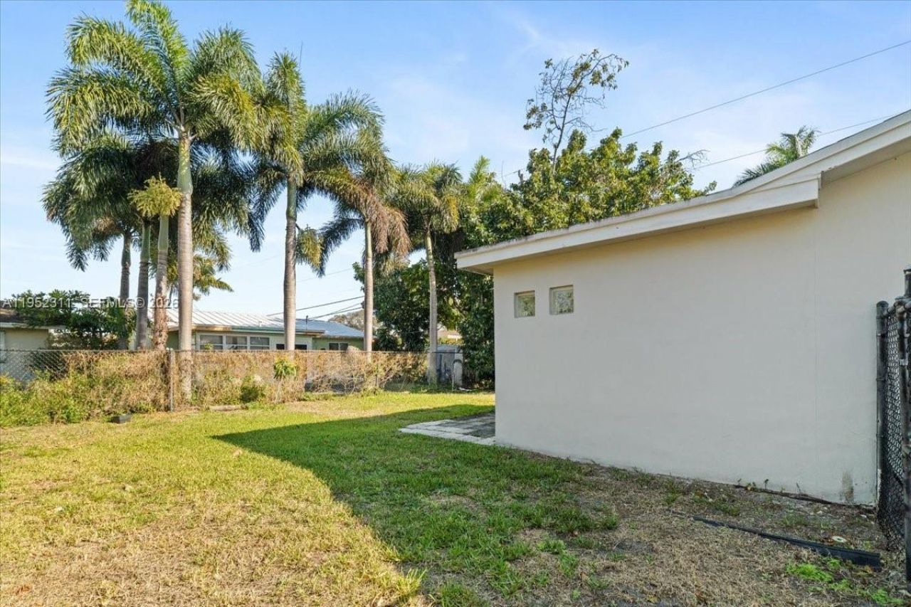 5402 NW 25th Ter, Tamarac, FL 33309 Photo