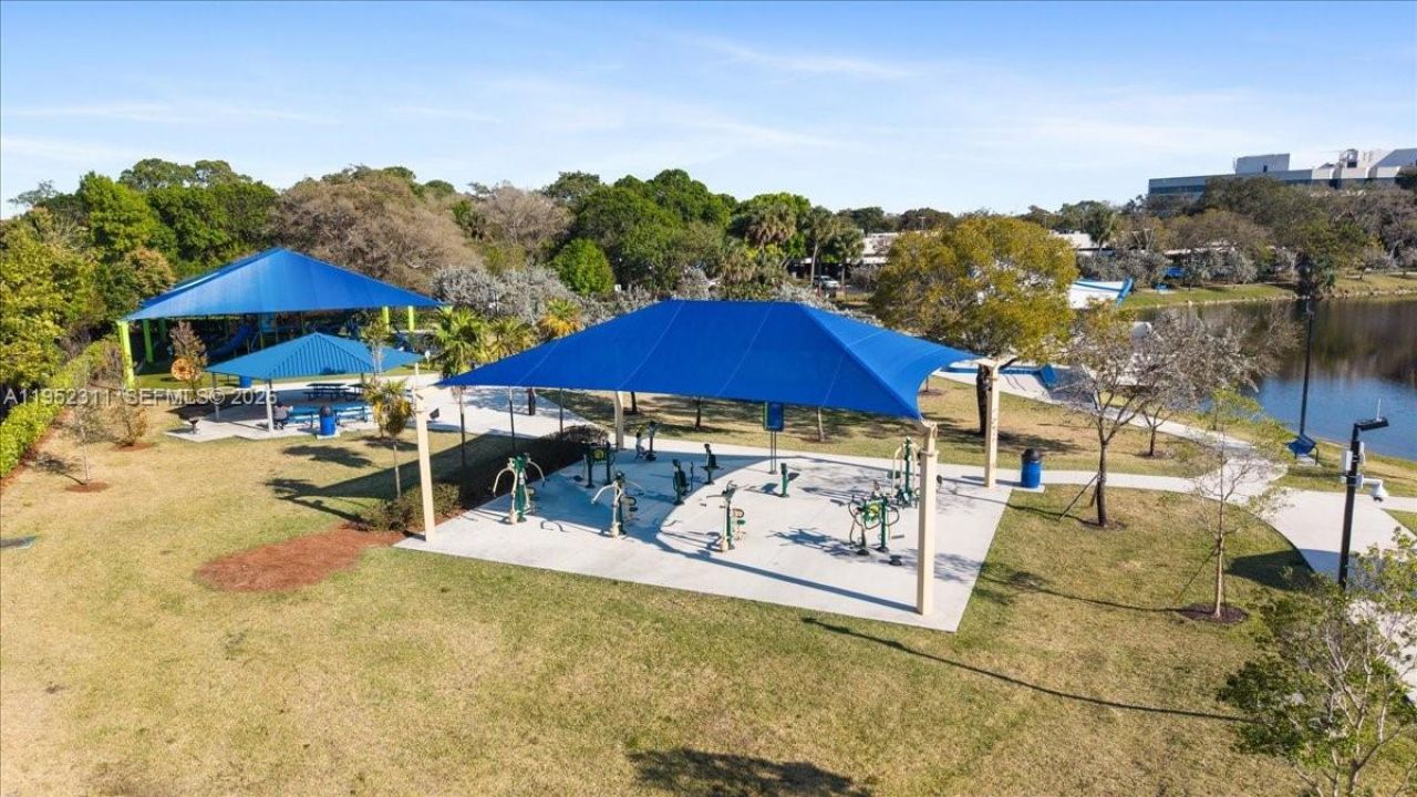 5402 NW 25th Ter, Tamarac, FL 33309 Photo
