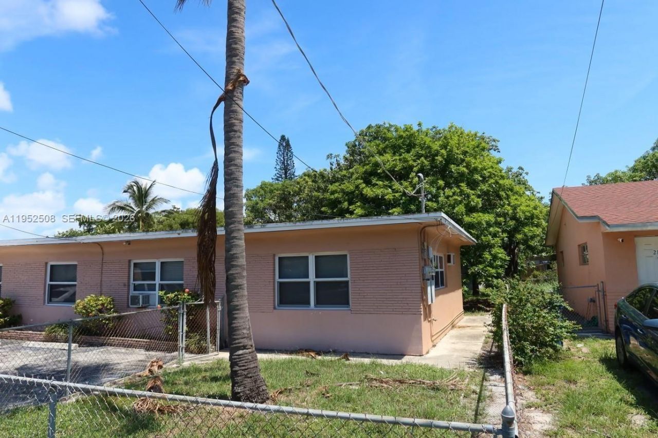205 SE 10th St, Hallandale Beach, FL 33009 Photo