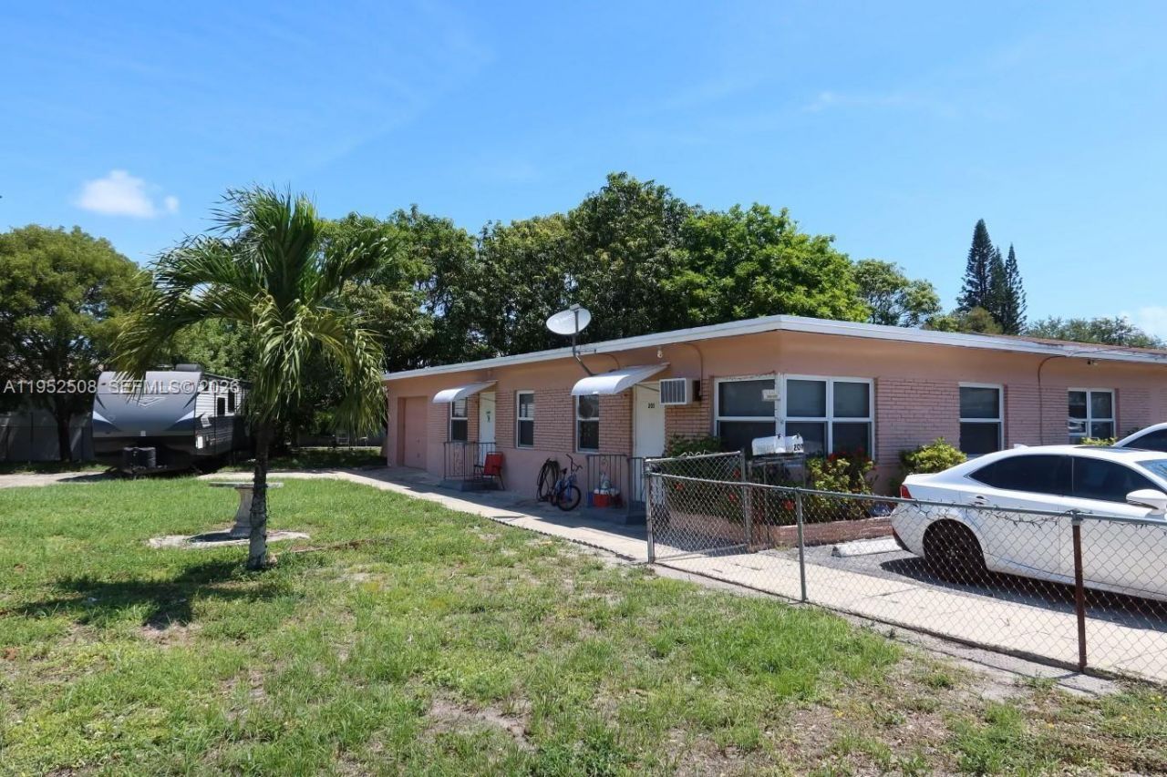 205 SE 10th St, Hallandale Beach, FL 33009 Photo