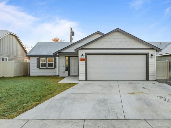 1029 W Sequoia Road, Moses Lake, WA 98837