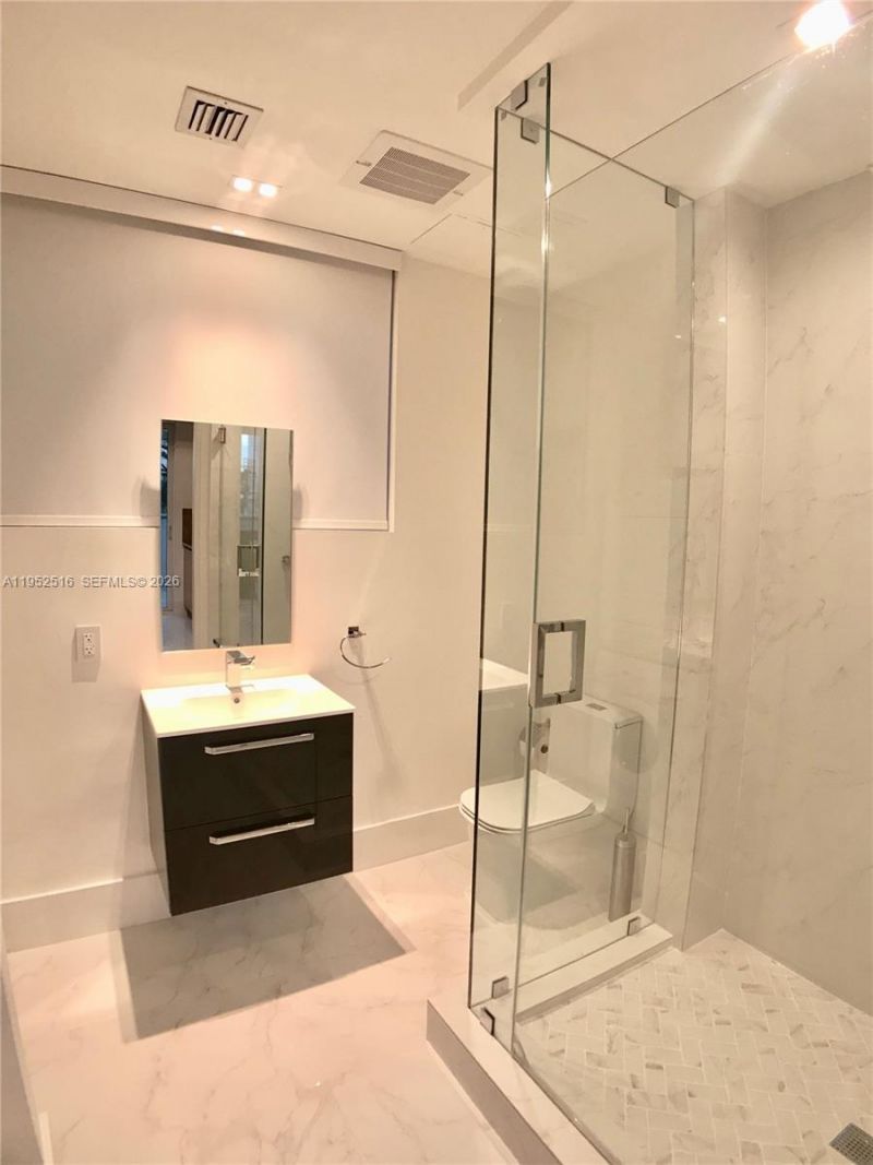 50 S Pointe Dr, Unit LOFT4, Miami Beach, FL 33139 Photo