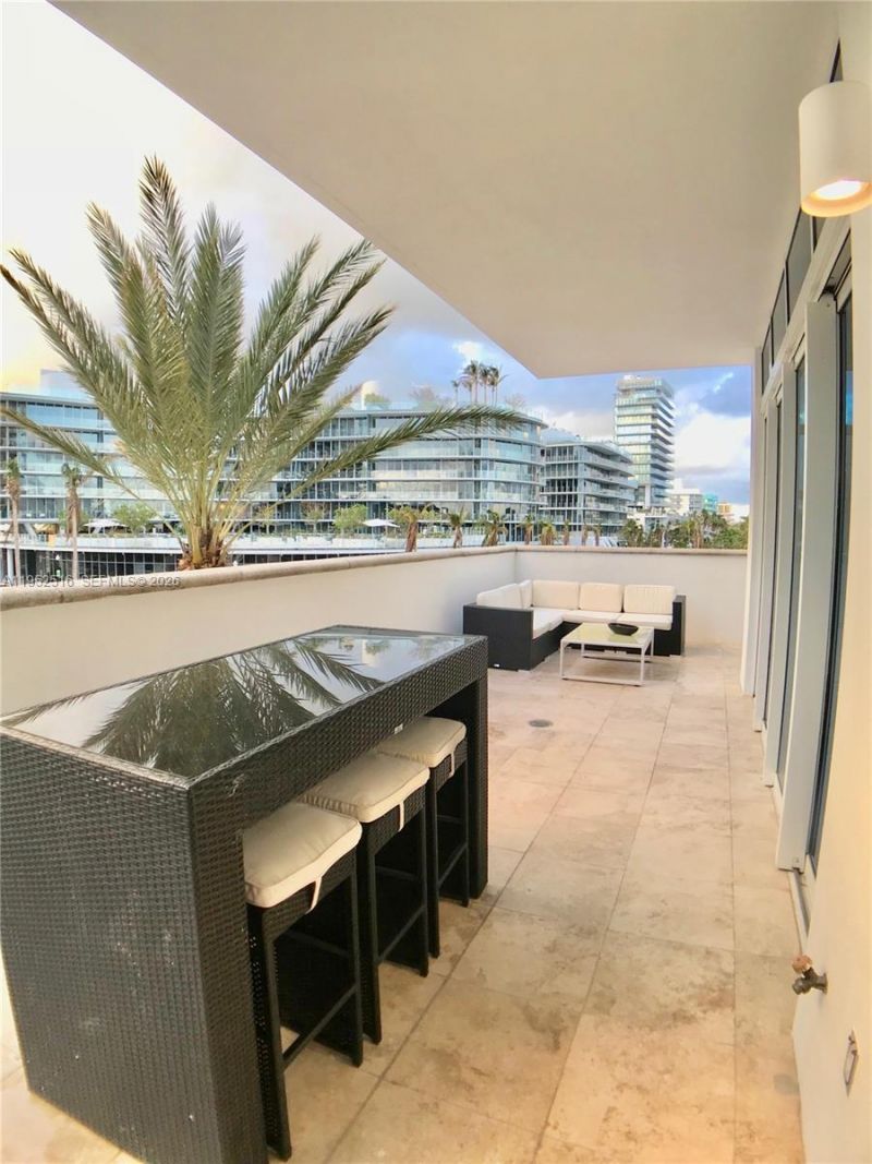 50 S Pointe Dr, Unit LOFT4, Miami Beach, FL 33139 Photo