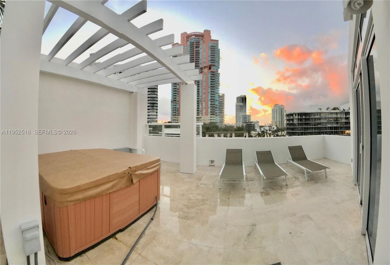 50 S Pointe Dr, Unit LOFT4, Miami Beach, FL 33139 Photo