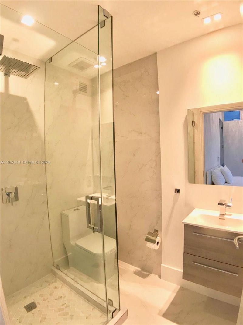 50 S Pointe Dr, Unit LOFT4, Miami Beach, FL 33139 Photo