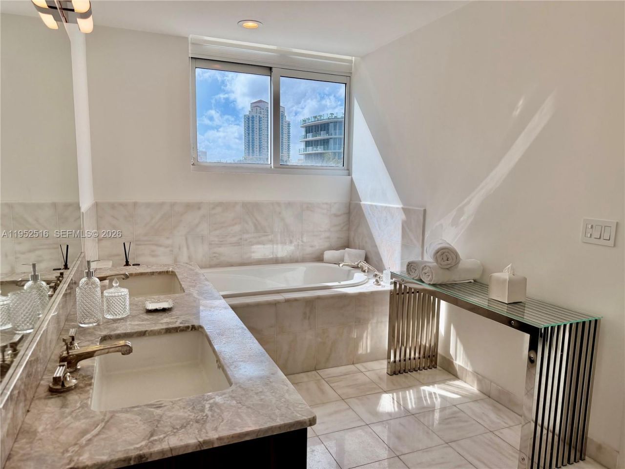 50 S Pointe Dr, Unit LOFT4, Miami Beach, FL 33139 Photo