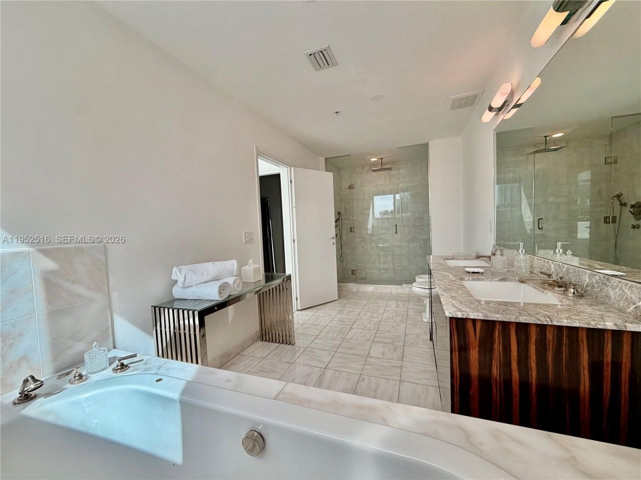50 S Pointe Dr, Unit LOFT4, Miami Beach, FL 33139 Photo