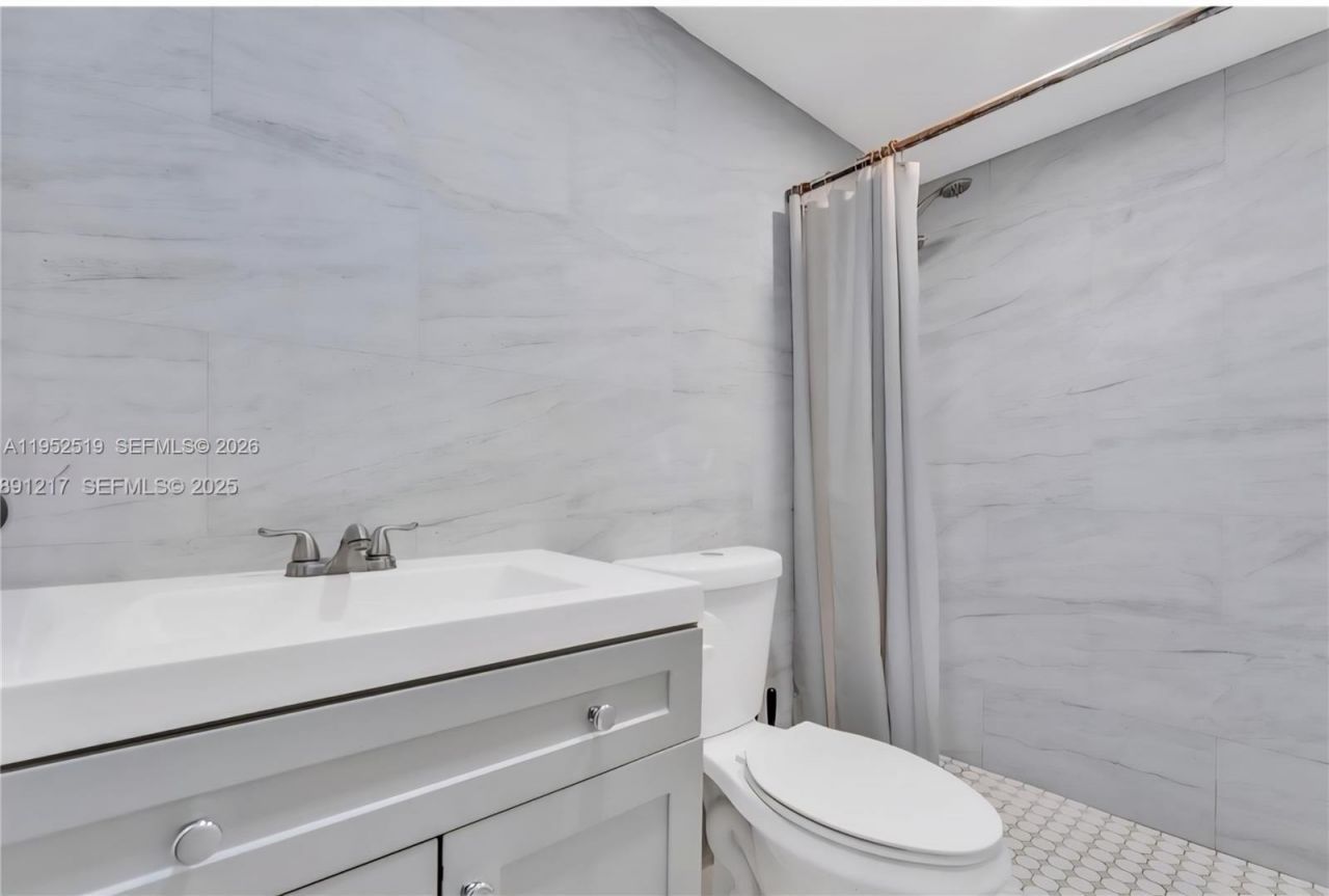 4655 Palm Ave , Unit 204, Hialeah, FL 33012 Photo