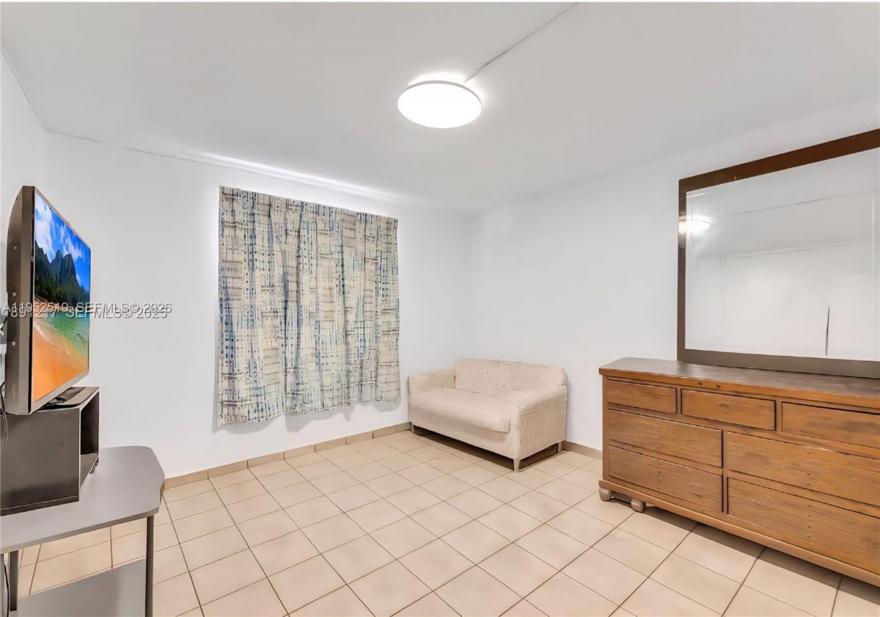 4655 Palm Ave , Unit 204, Hialeah, FL 33012 Photo