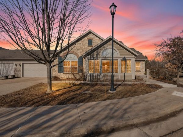 10 Pond View Way, Fitchburg, WI 53711