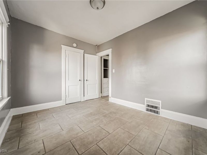 12521 Locke Avenue, Cleveland, OH 44108 Photo 32