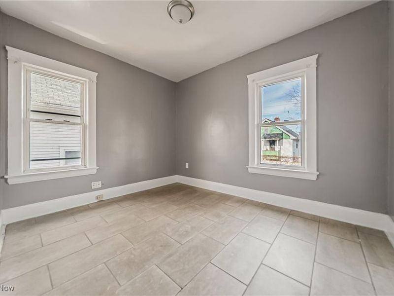 12521 Locke Avenue, Cleveland, OH 44108 Photo 33