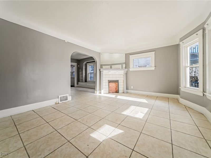 12521 Locke Avenue, Cleveland, OH 44108 Photo 8