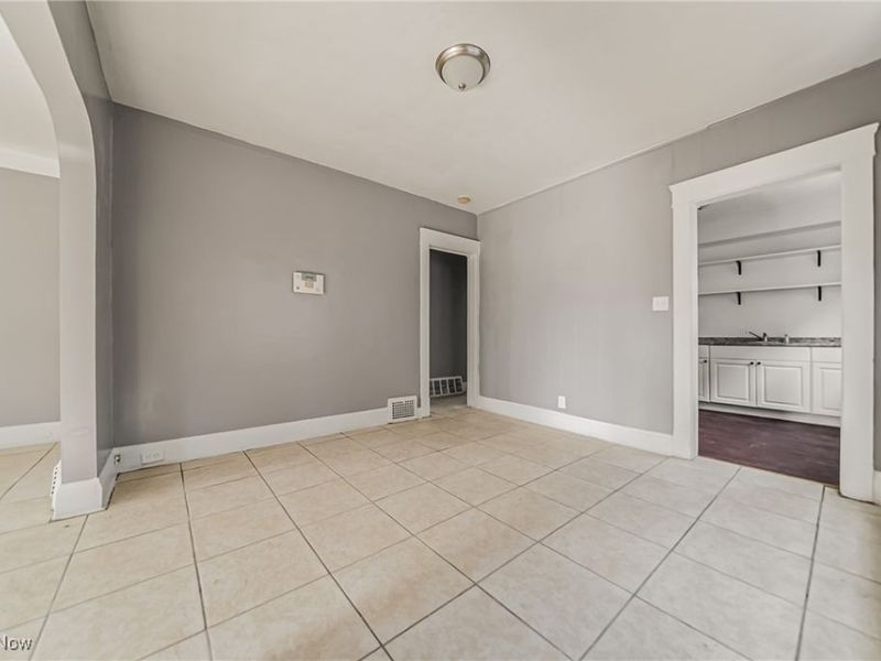 12521 Locke Avenue, Cleveland, OH 44108 Photo 9