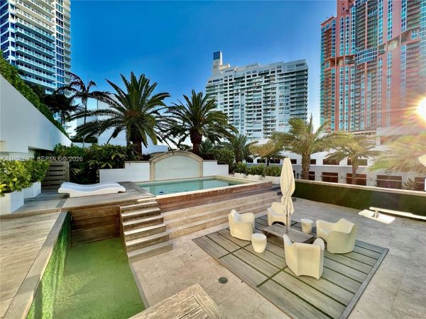 50 S Pointe Dr, Unit LOFT5, Miami Beach, FL 33139