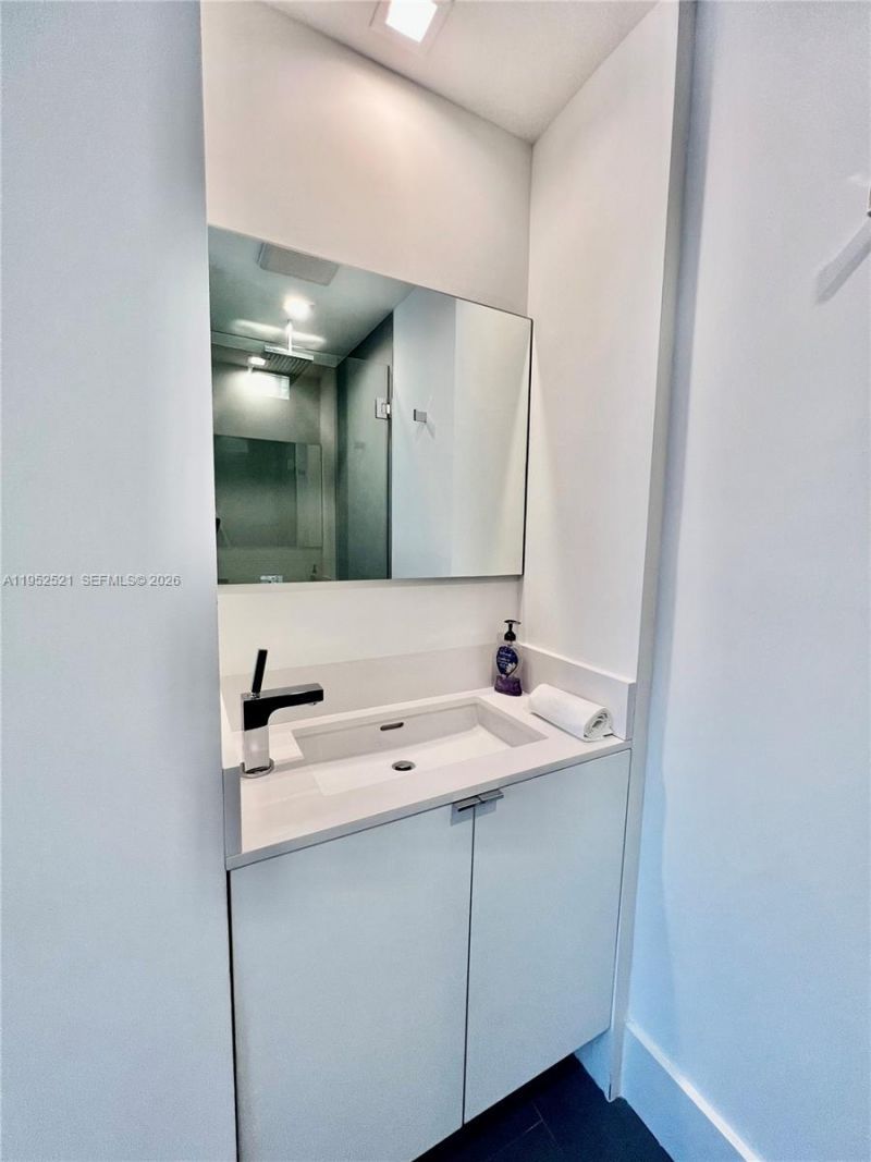 50 S Pointe Dr, Unit LOFT5, Miami Beach, FL 33139 Photo